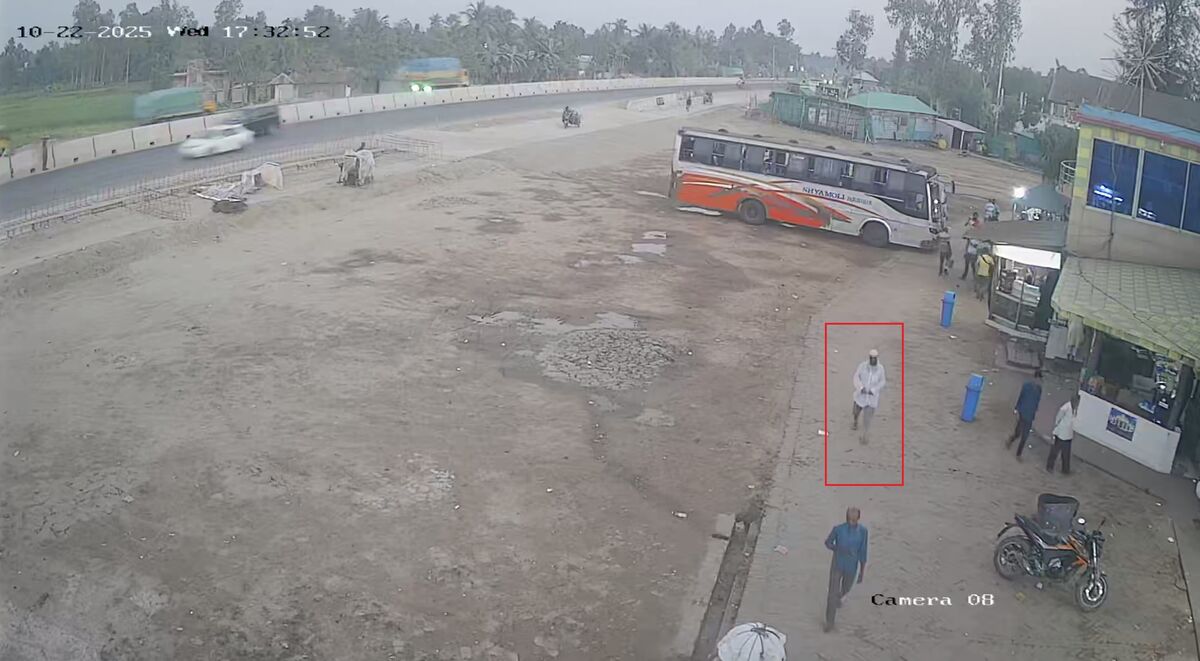 পরণে ফতুয়া নয়, পাঞ্জাবি গুটিয়ে পরেছিলেন মুফতি মিয়াজী